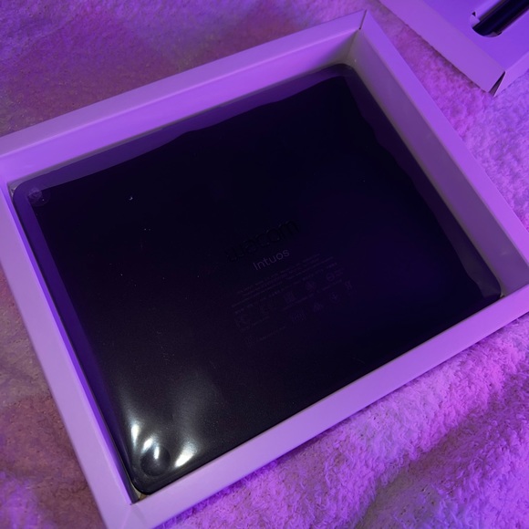 Wacom - Intuos Graphic Drawing Tablet for Mac, PC, Chromebook & Android - Picture 6 of 8